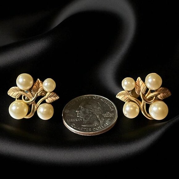Vtg  Marvella Faux Pearl Vine Leaves Clip-on Earrings - Picture 2 of 5
